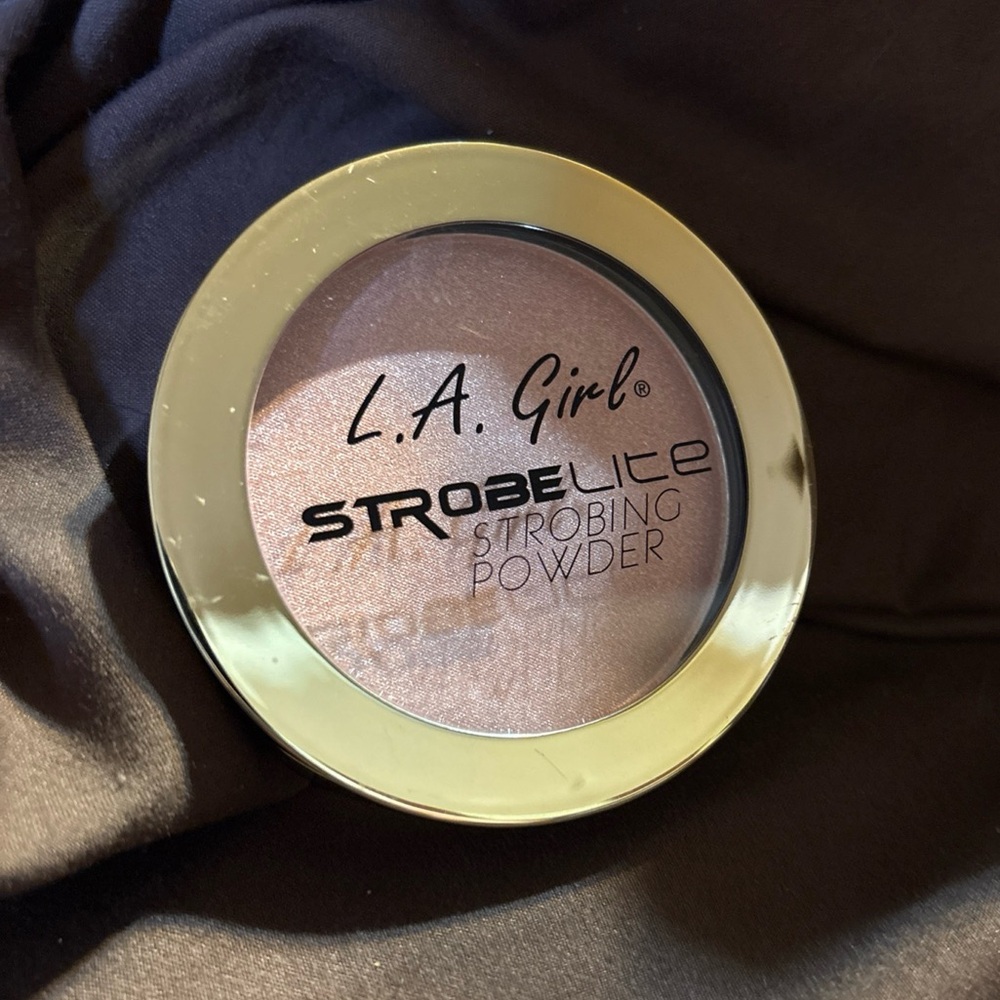 L.A. Girl Strobe Lite Strobing Powder - 70 Watt